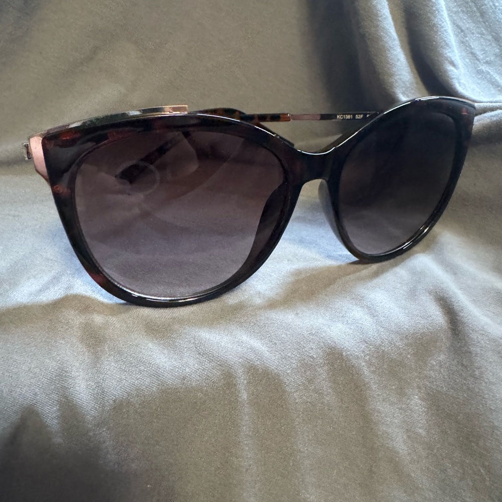 Kenneth Cole Reaction Brown Tortoise Shell Sunglasses - Picture 2 of 4